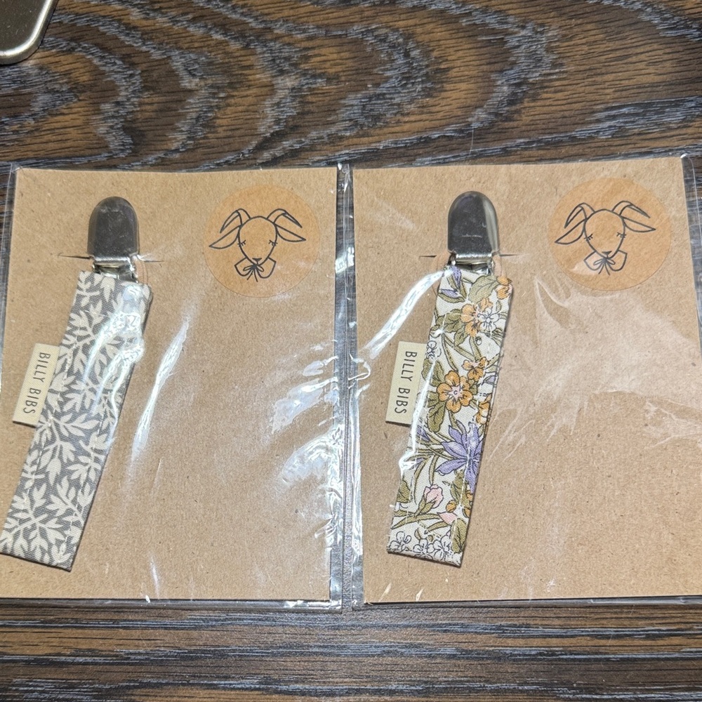 Billy bibs set/2 printed pacifier clips